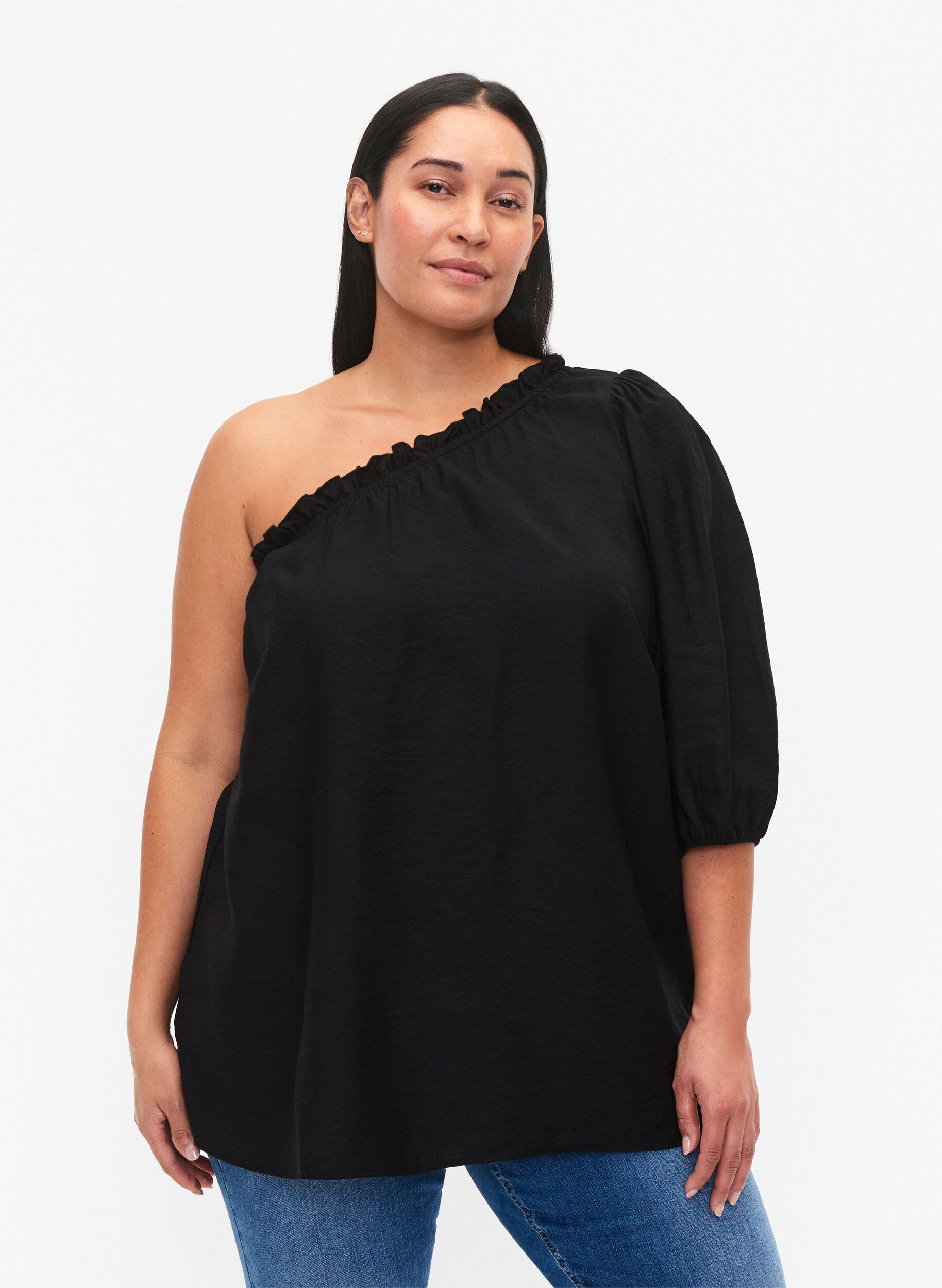 Zizzi One-shoulder blus i viskos, Svart, Model image number 0