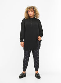 Texttryck leggings, Black Radiance, Model