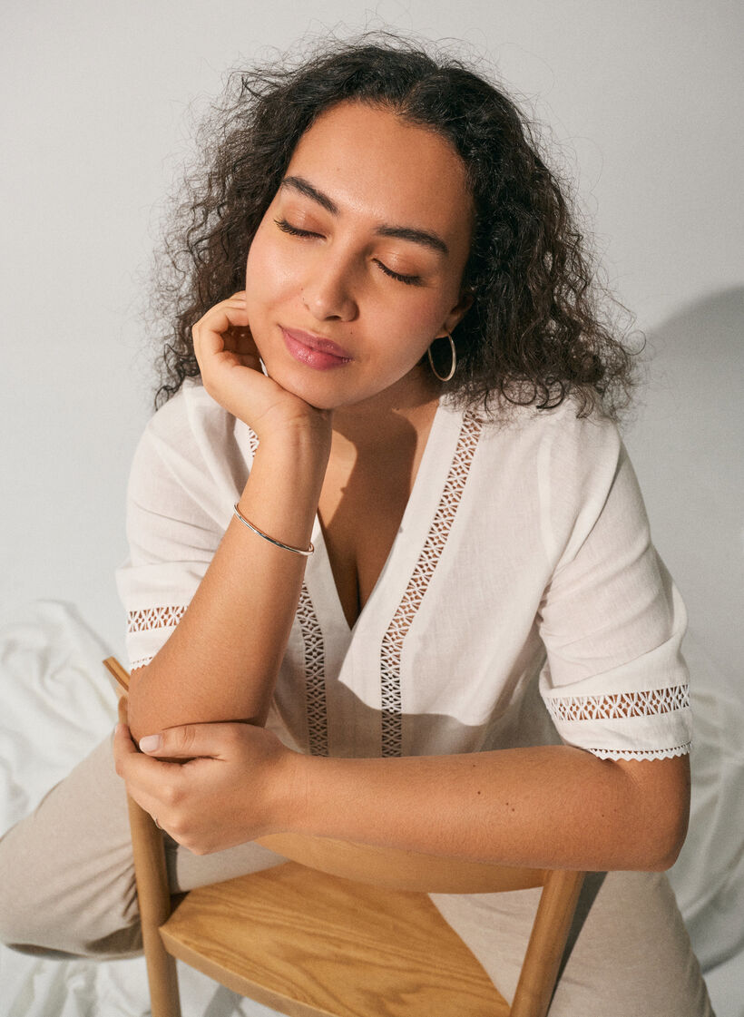 Blus i linne och viskos med virkade detaljer, Vit, Image image number 0