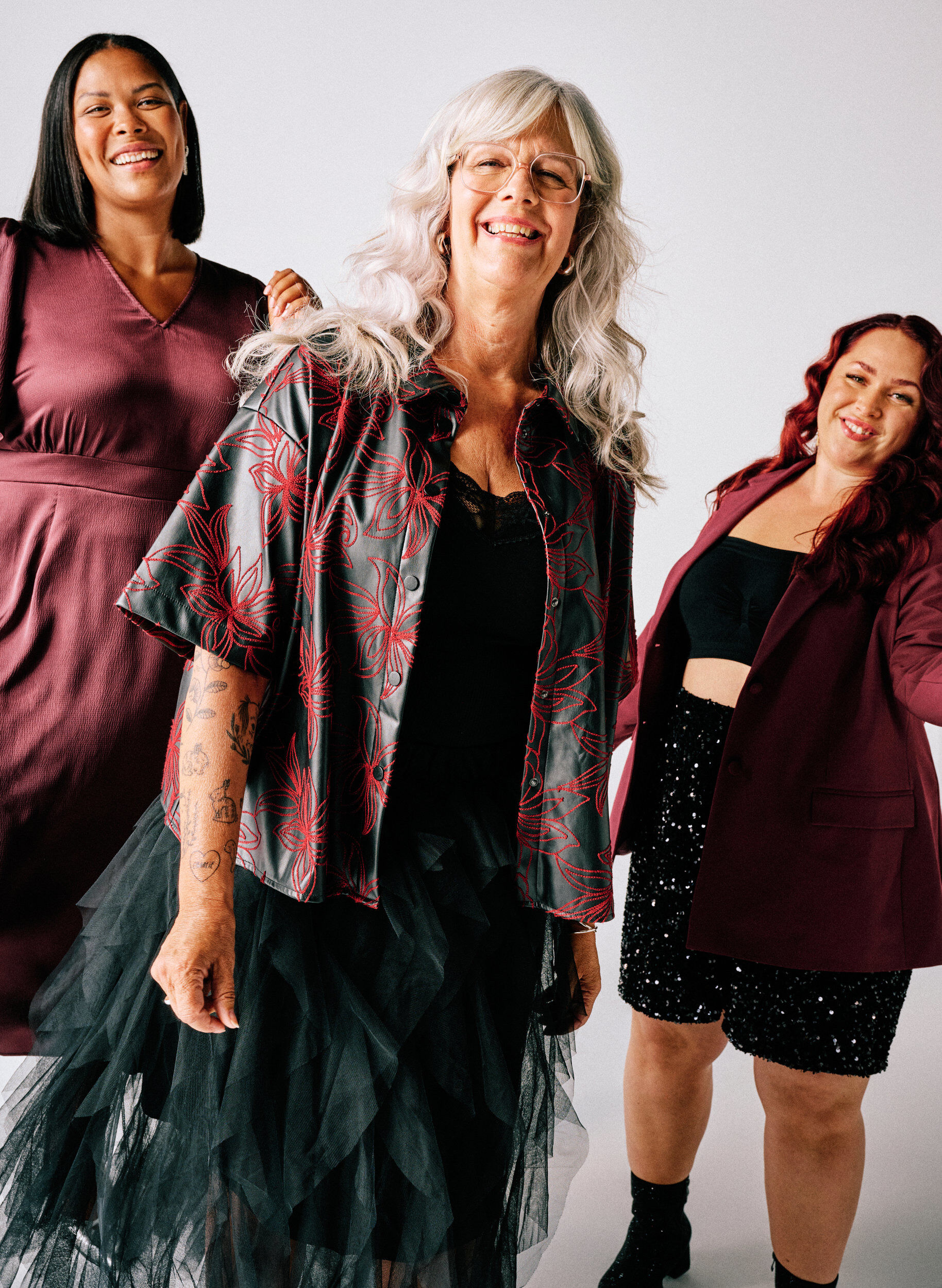 Zizzi Kort skjorta i l&auml;derimitation med kontrastbroderi, Svart, Image image number 0