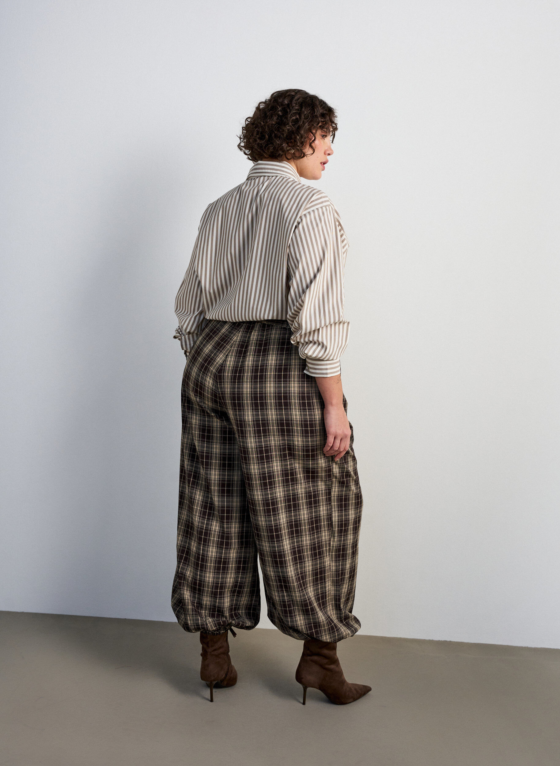 ZizziRandig skjorta med avtagbart knytband, Beige, Model image number 2