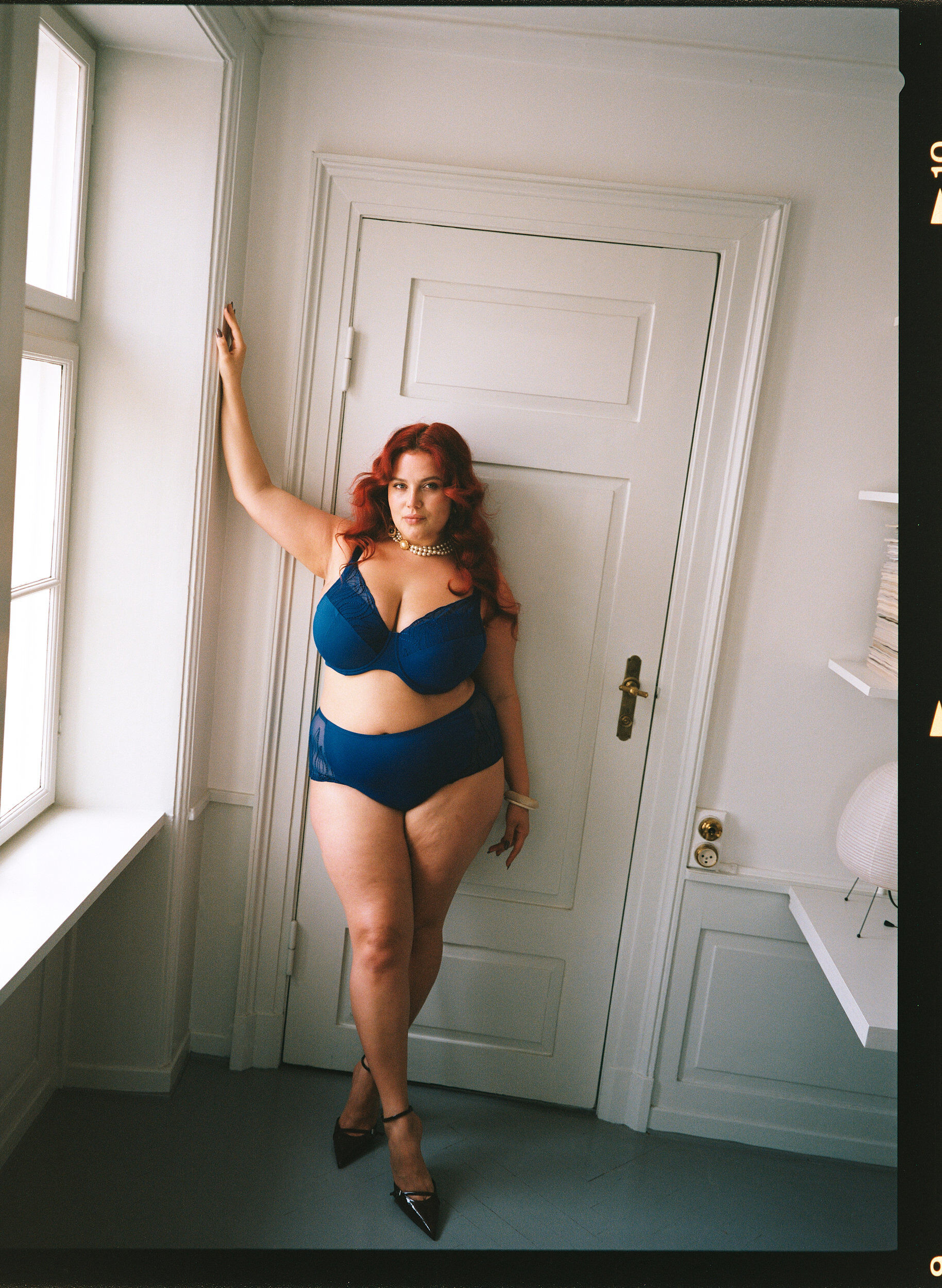 Zizzi BH med vadderade kupor och broderad mesh, Bl&aring;, Image image number 0