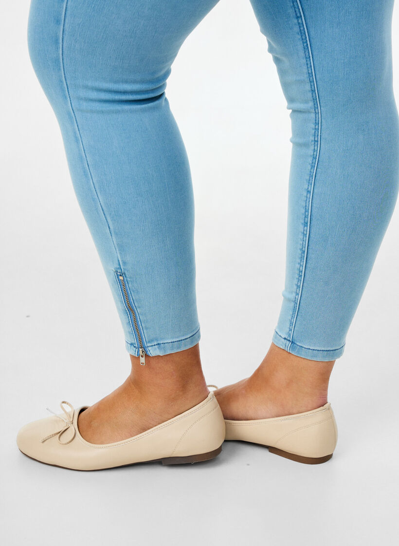 Cropped Amy jeans med blixtl&aring;s, Bl&aring;, Model image number 2