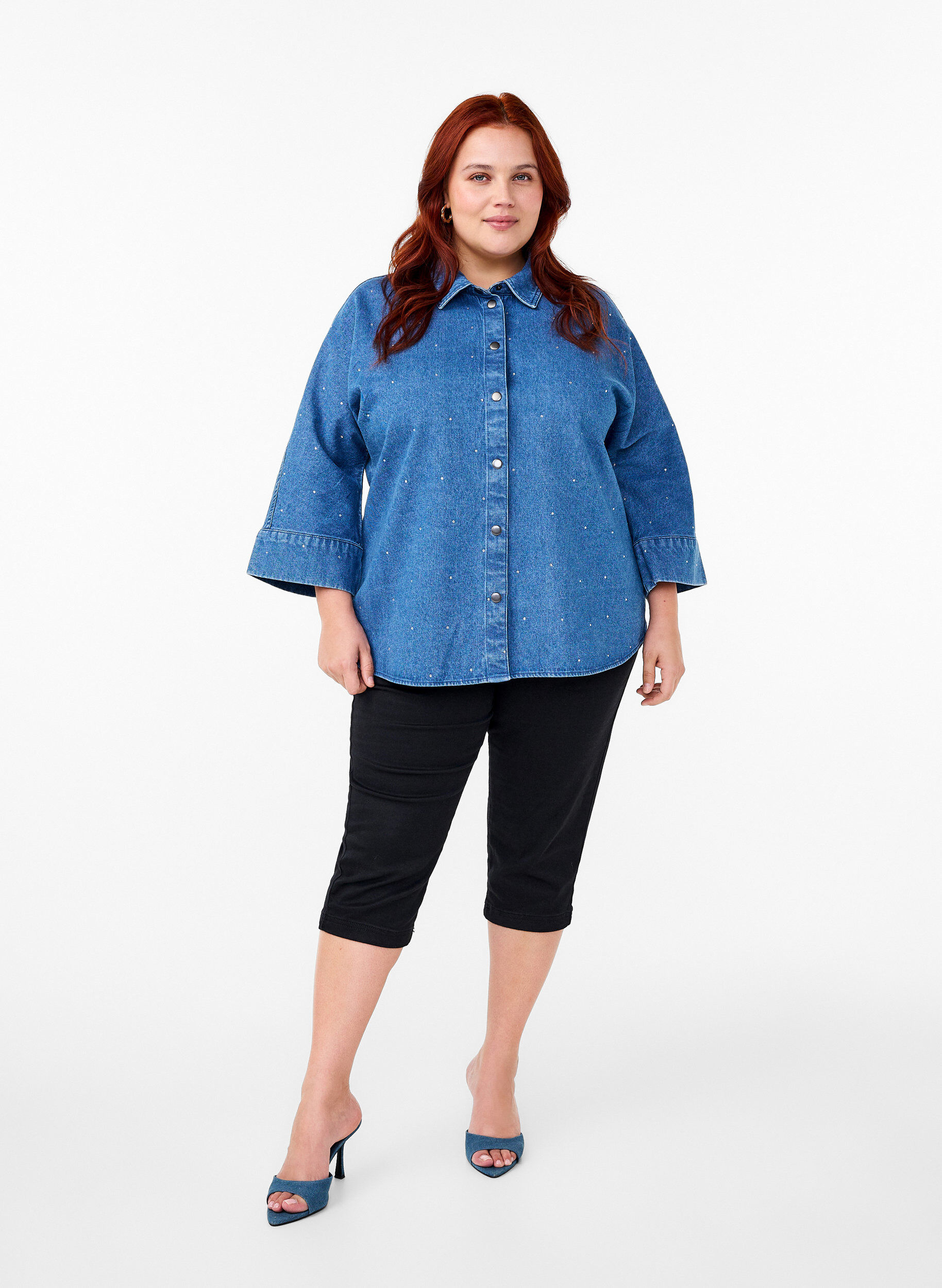 Zizzi Denimskjorta med strass och trekvarts&auml;rmar, Bl. Denim Rhinestone, Model image number 2