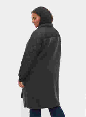 Quiltad jacka med teddy och knappar, Black Comb, Model image number 1