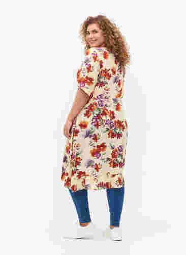 Blommig omlottklänning med korta ärmar, Buttercream Vintage, Model image number 1
