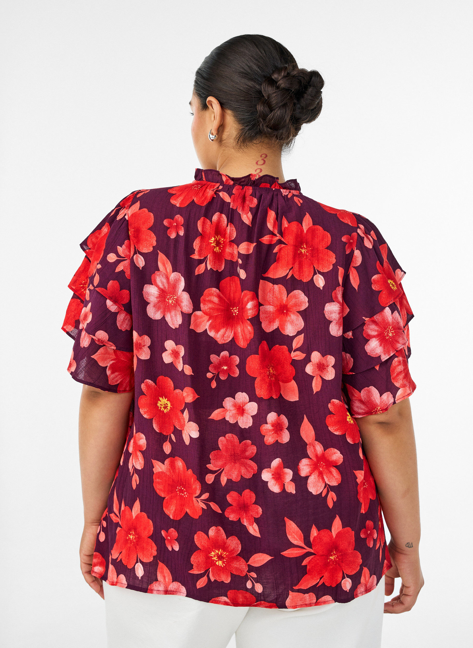 ZizziBlommig blus i viskos med volang&auml;rmar, Lila, Model image number 2