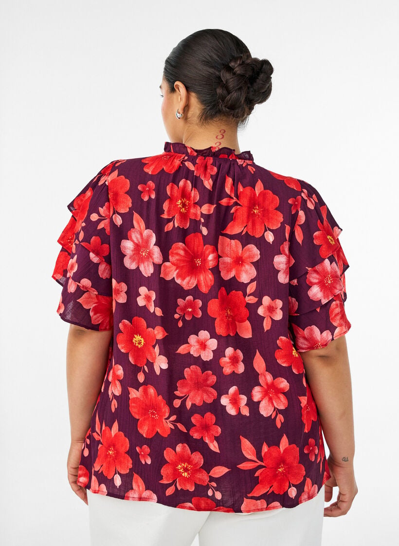 Blommig blus i viskos med volang&auml;rmar, Lila, Model image number 2