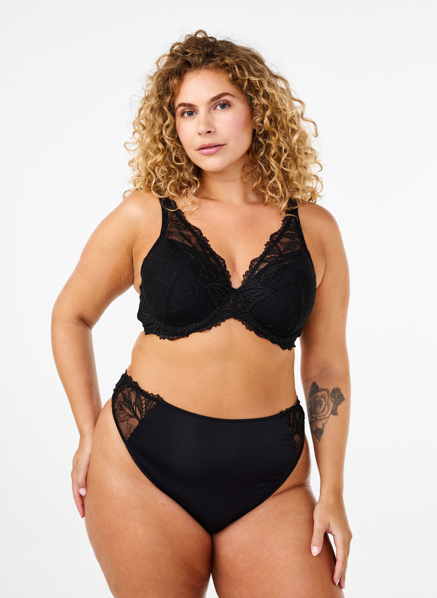 ZizziTrosor i microfiber med spets, Svart, Model image number 0