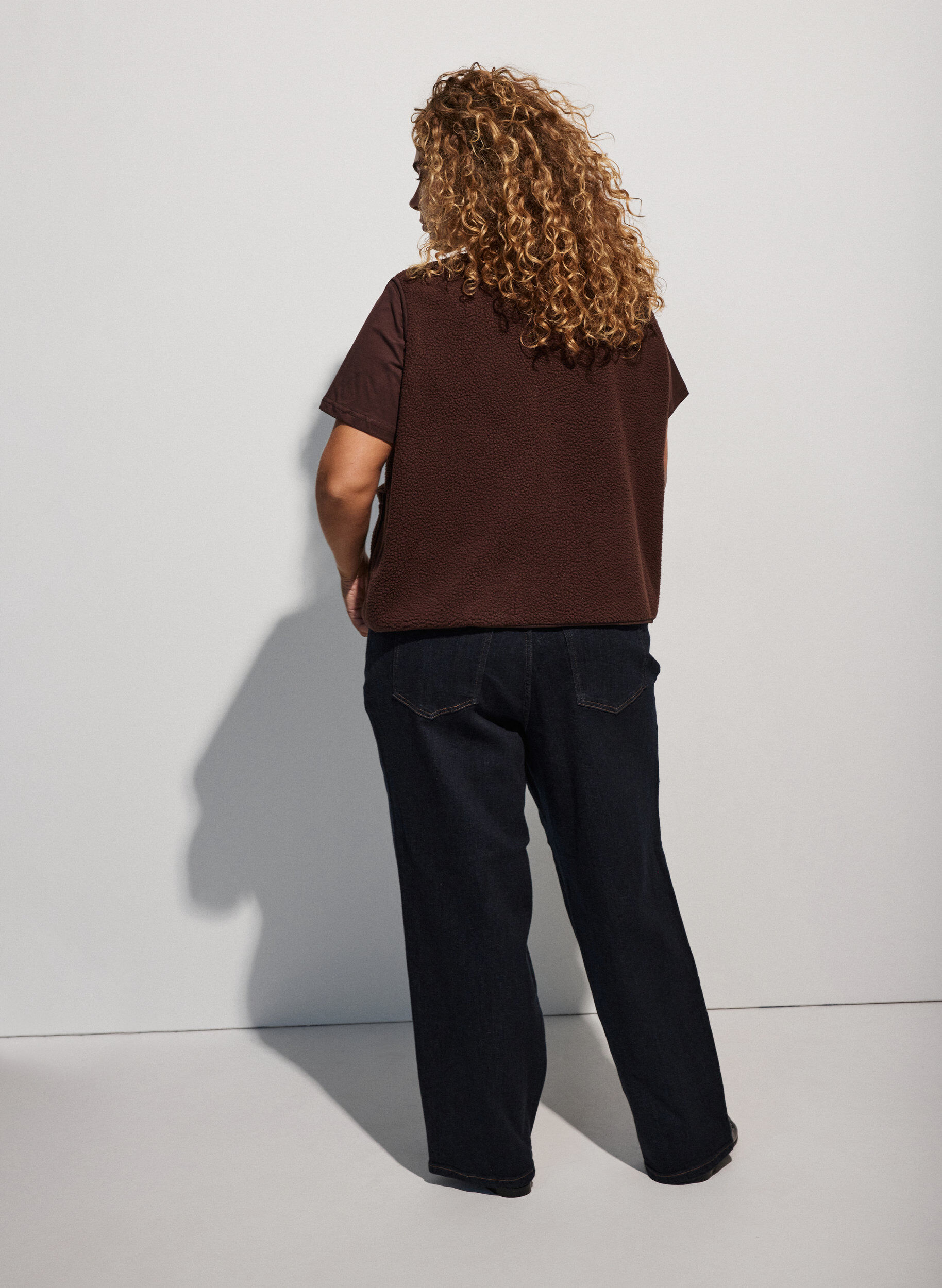 ZizziTeddyv&auml;st med knappar och fickor, Brun, Model image number 2