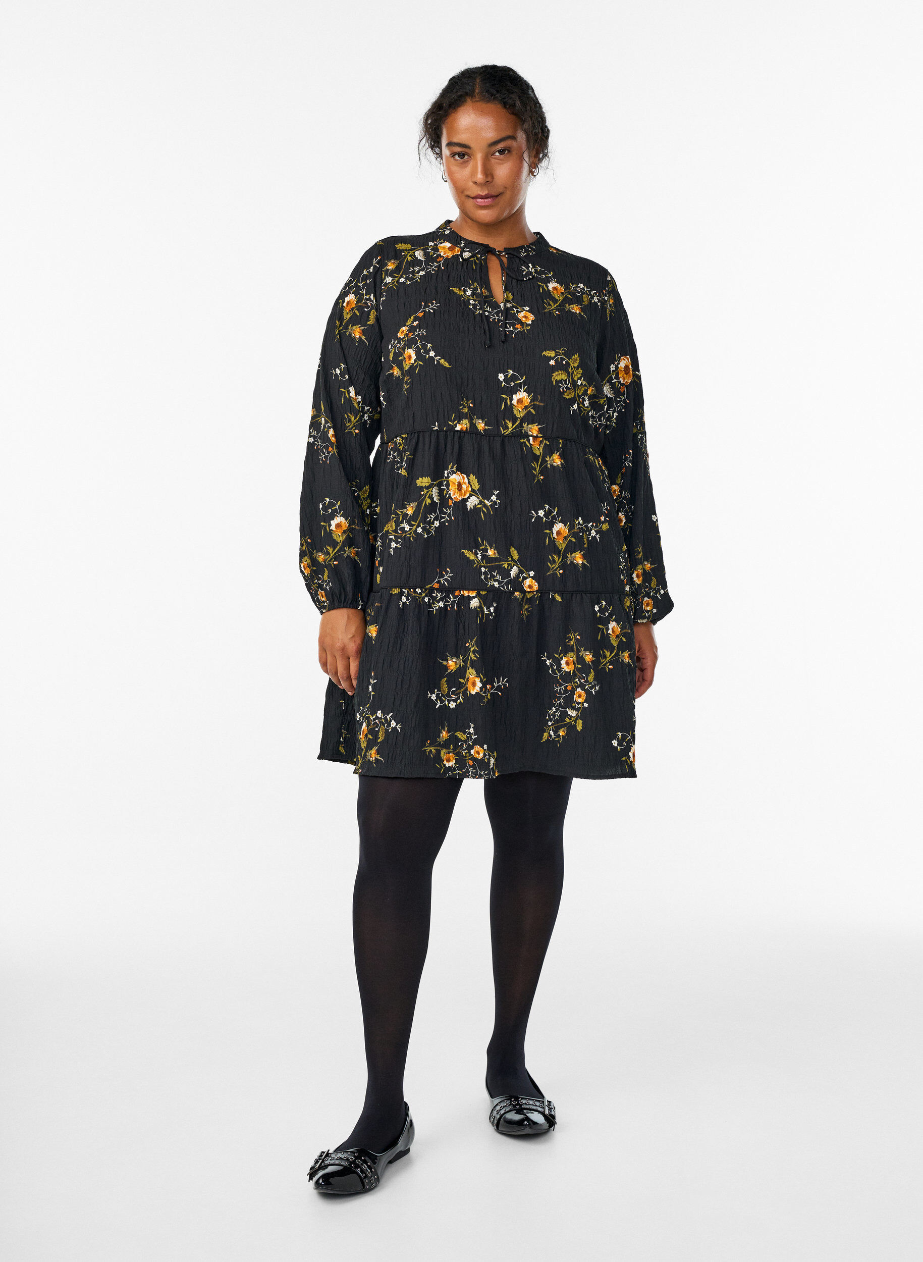ZizziKl&auml;nning med blommigt tryck och knytning, Svart, Model image number 1