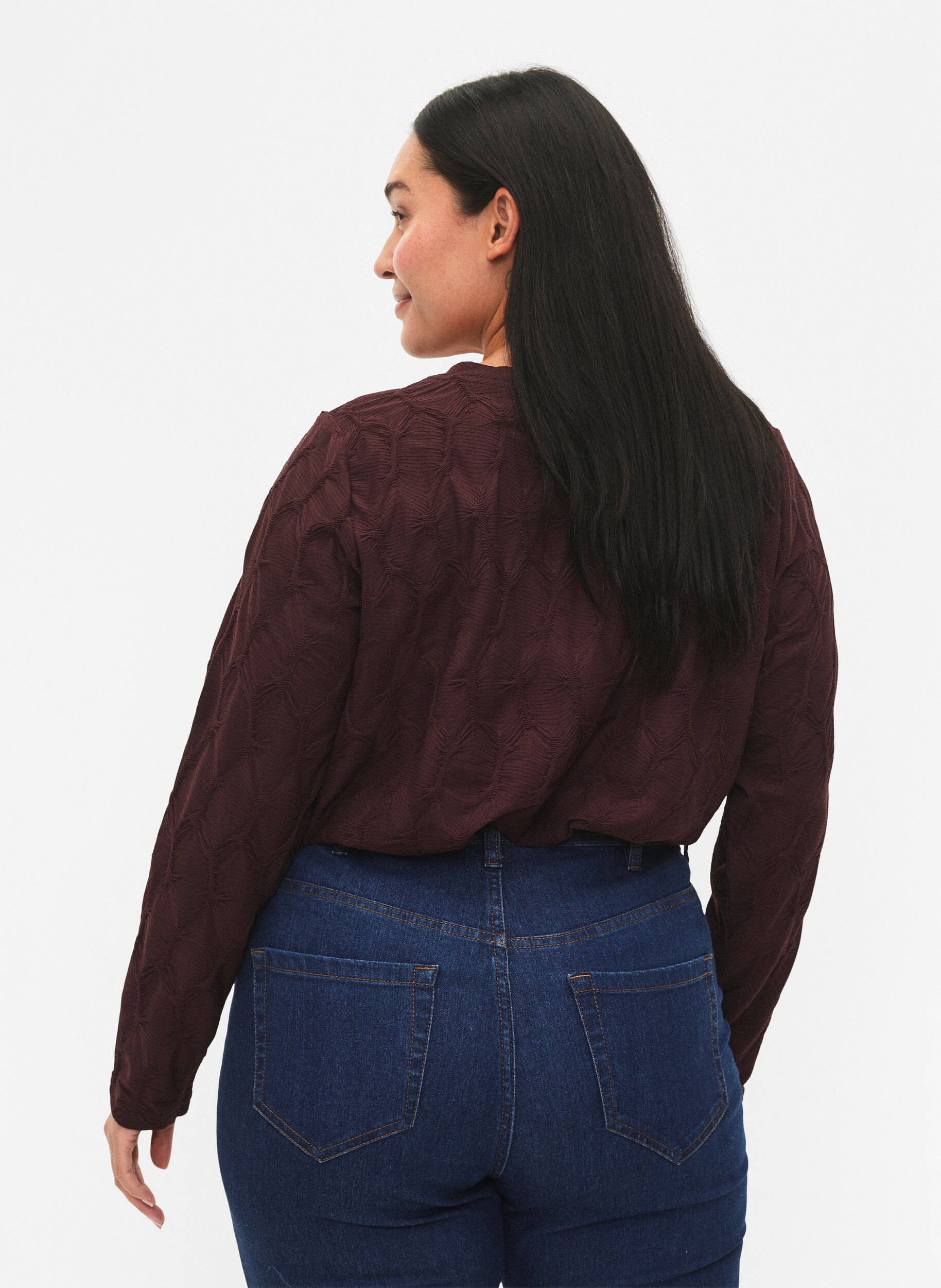 Zizzi FLASH &ndash; L&aring;ng&auml;rmad blus med struktur, Fudge, Model image number 1