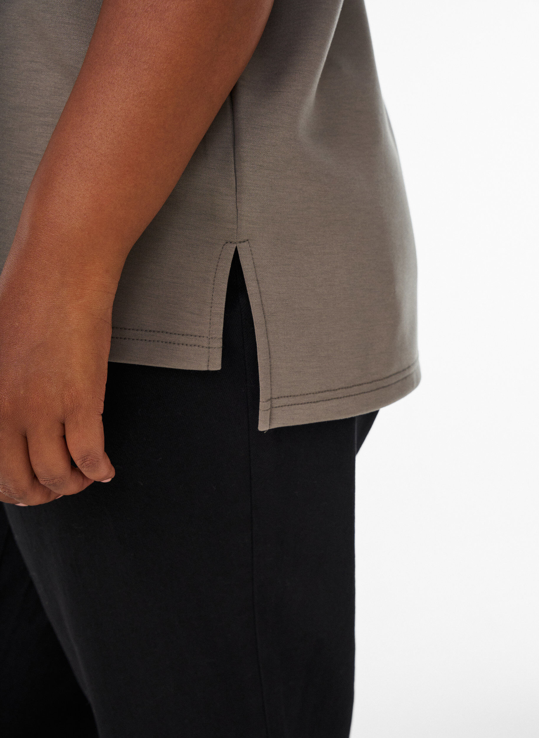 Zizzi Kort&auml;rmad sweatshirt med h&ouml;g krage, Brun, Model image number 3