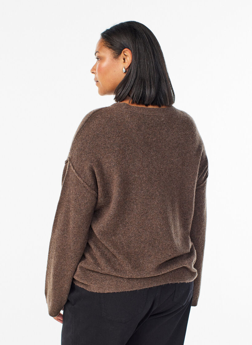 L&ouml;st stickad tr&ouml;ja med framtr&auml;dande s&ouml;mmar, Brun, Model image number 2