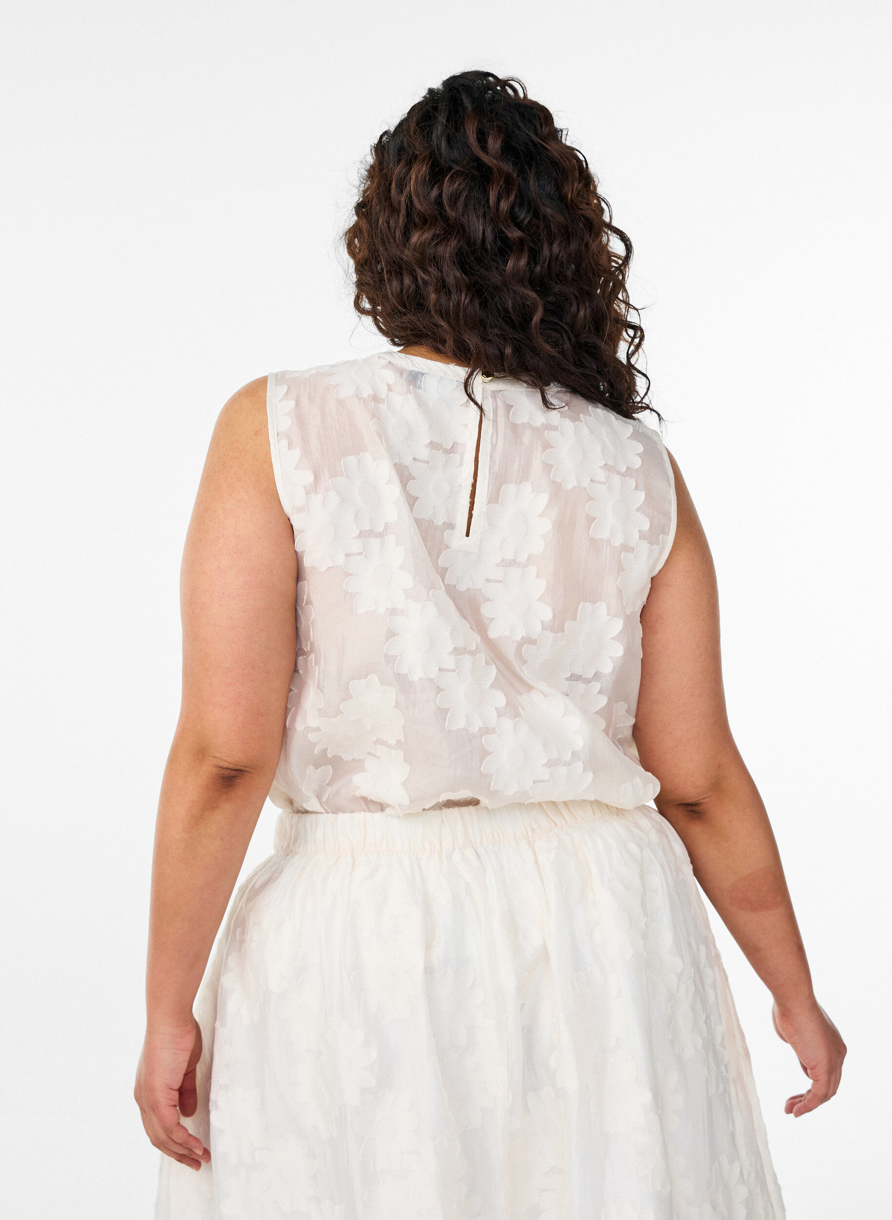 Zizzi &Auml;rml&ouml;s topp i jacquard med blommig textur, Vanilla, Model image number 2