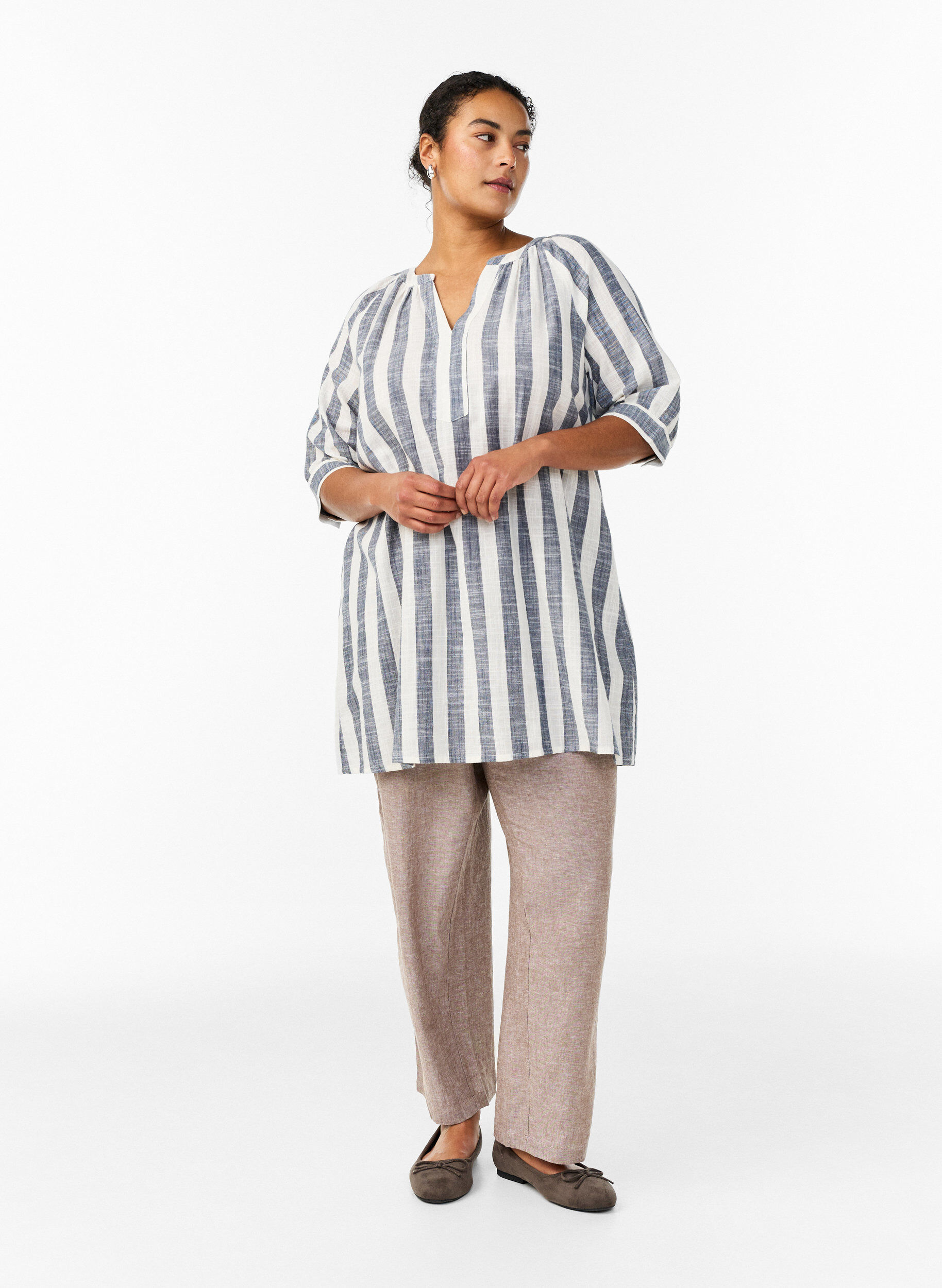 Zizzi Tunika i bomull med v-ringning, Beige, Model image number 1