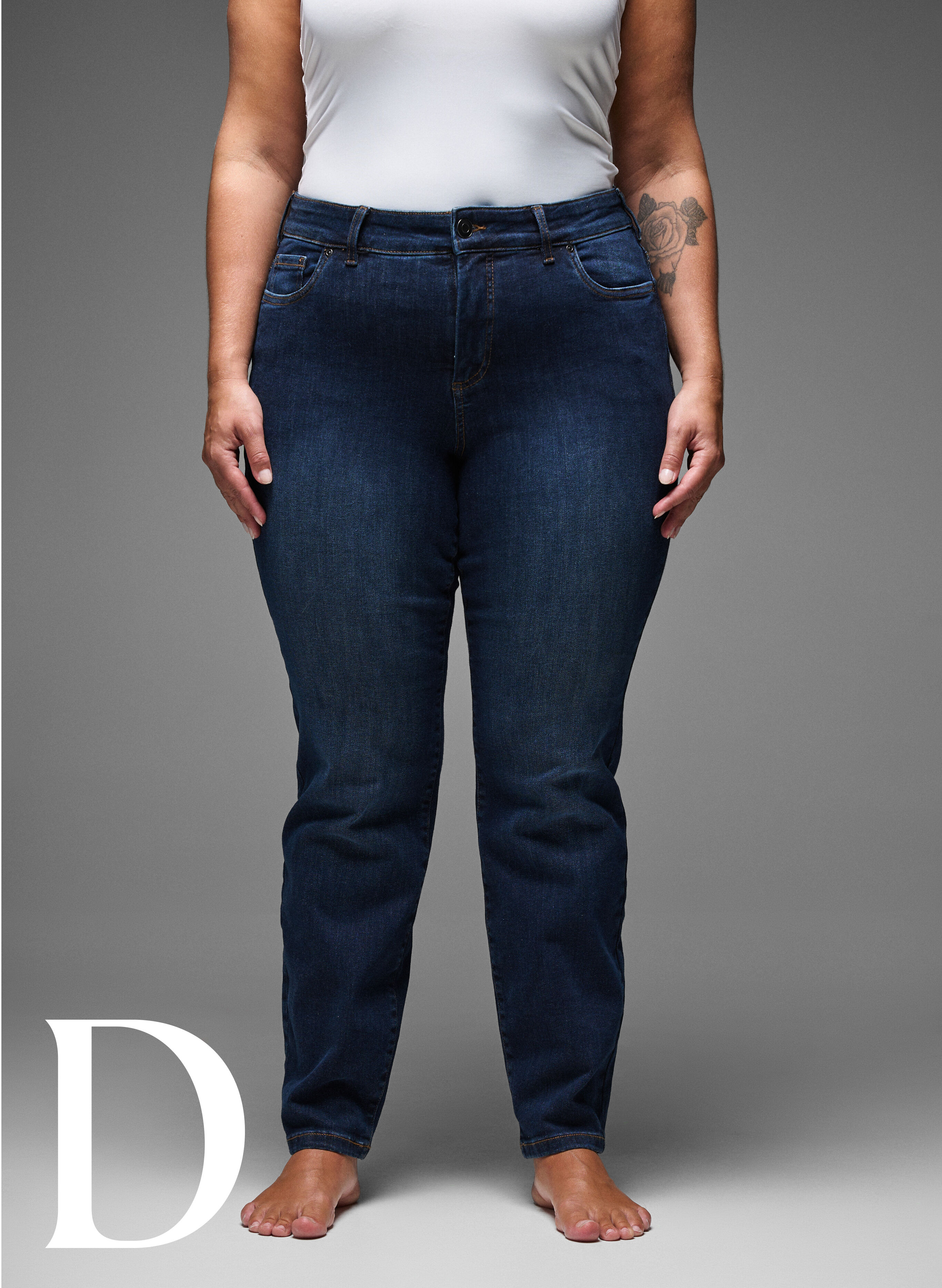 Zizzi Slim fit-jeans med normal midja, Dark Blue, Model image number 8