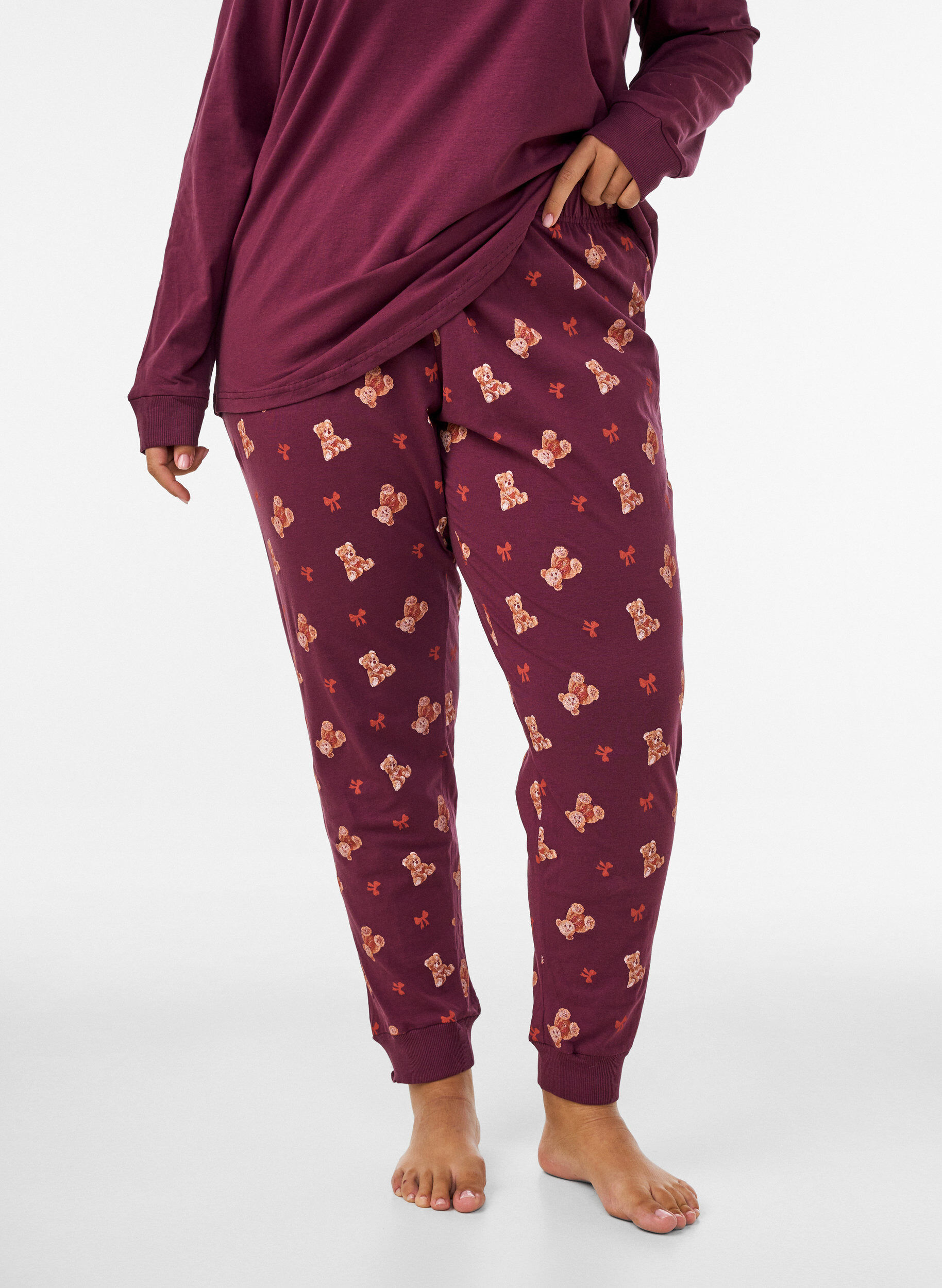 M&ouml;nstrade pyjamasbyxor, R&ouml;d, Model