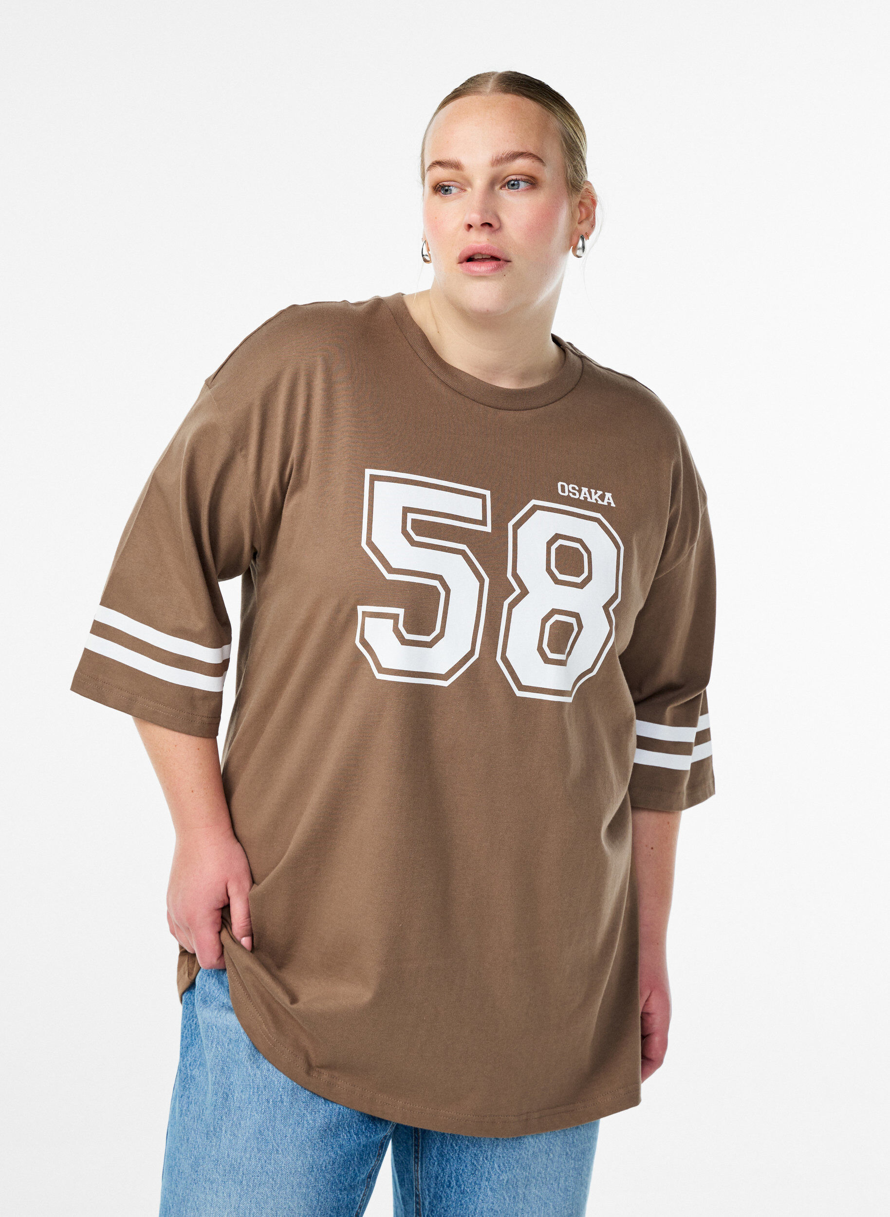 Oversized college-t-shirt med 3/4-&auml;rmar, Brun, Model
