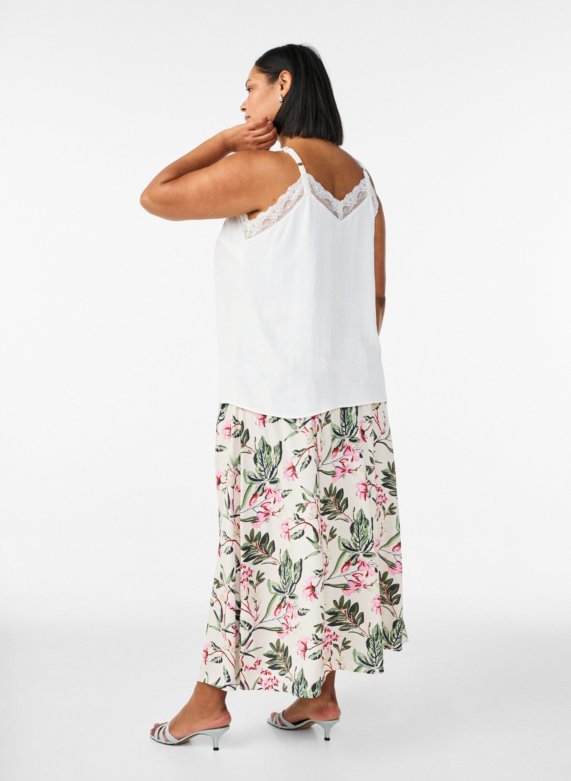 ZizziMaxikjol i viskos med smock, Vanilla, Model image number 1