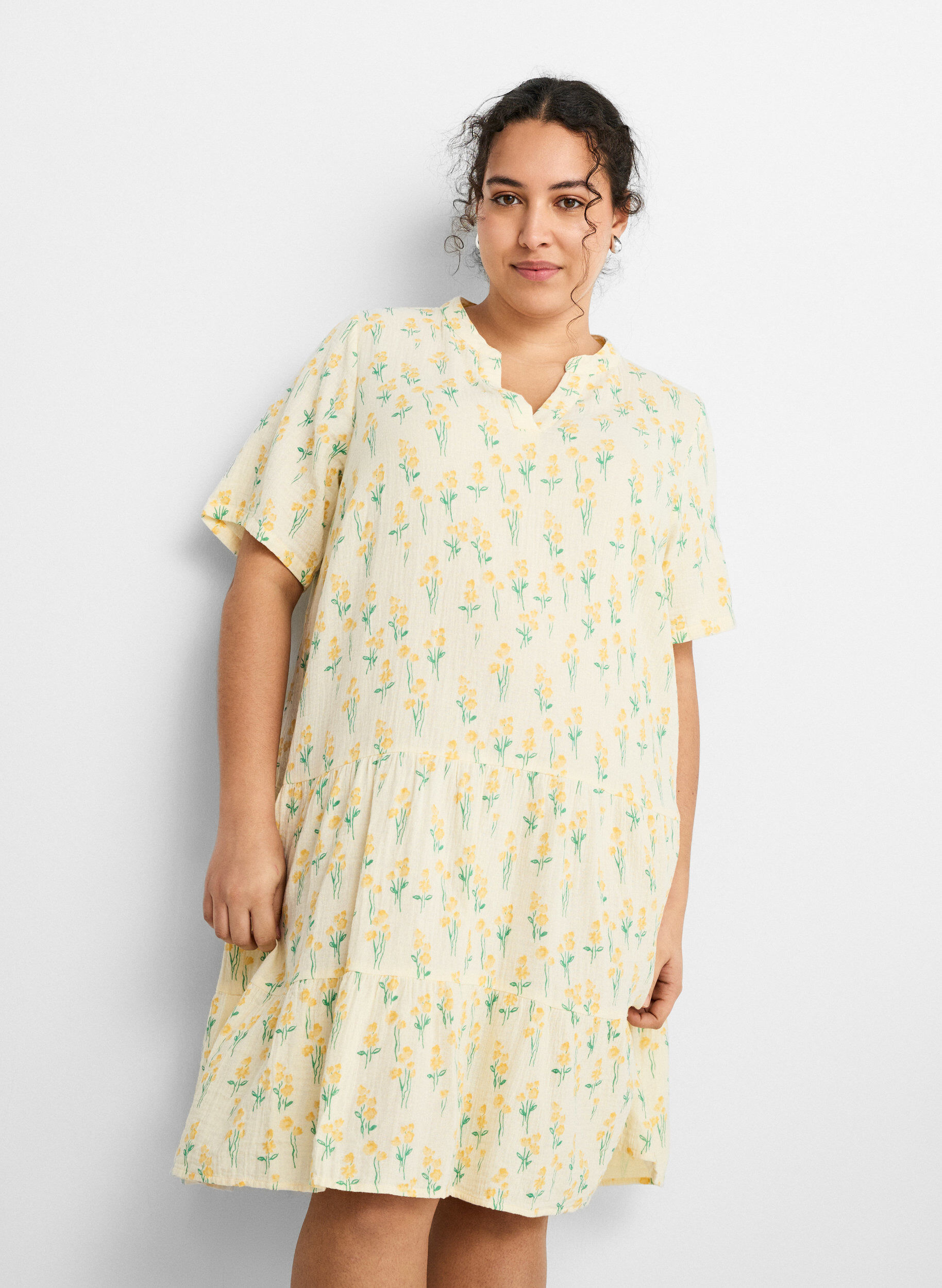 ZizziKort a-linjeformad kl&auml;nning i bomullsmuslin, Gul, Model image number 3