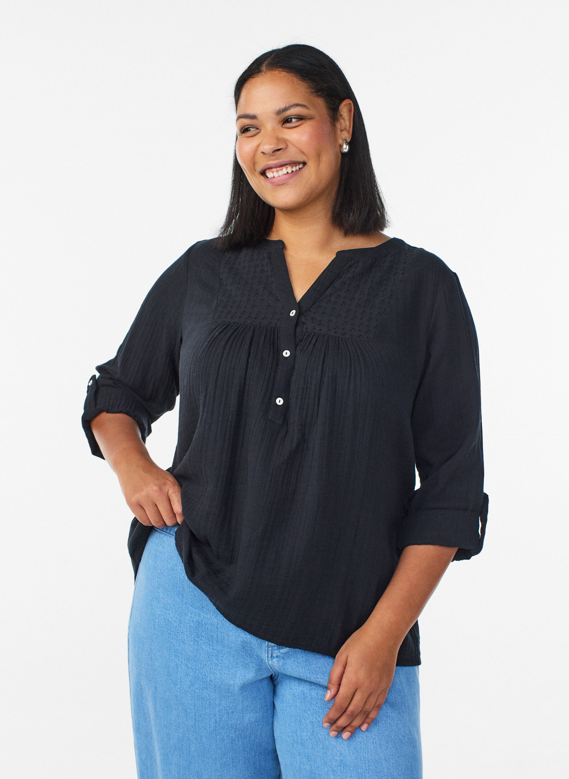 ZizziBlus i bomullsmuslin med broderie anglaise, Svart, Model image number 0