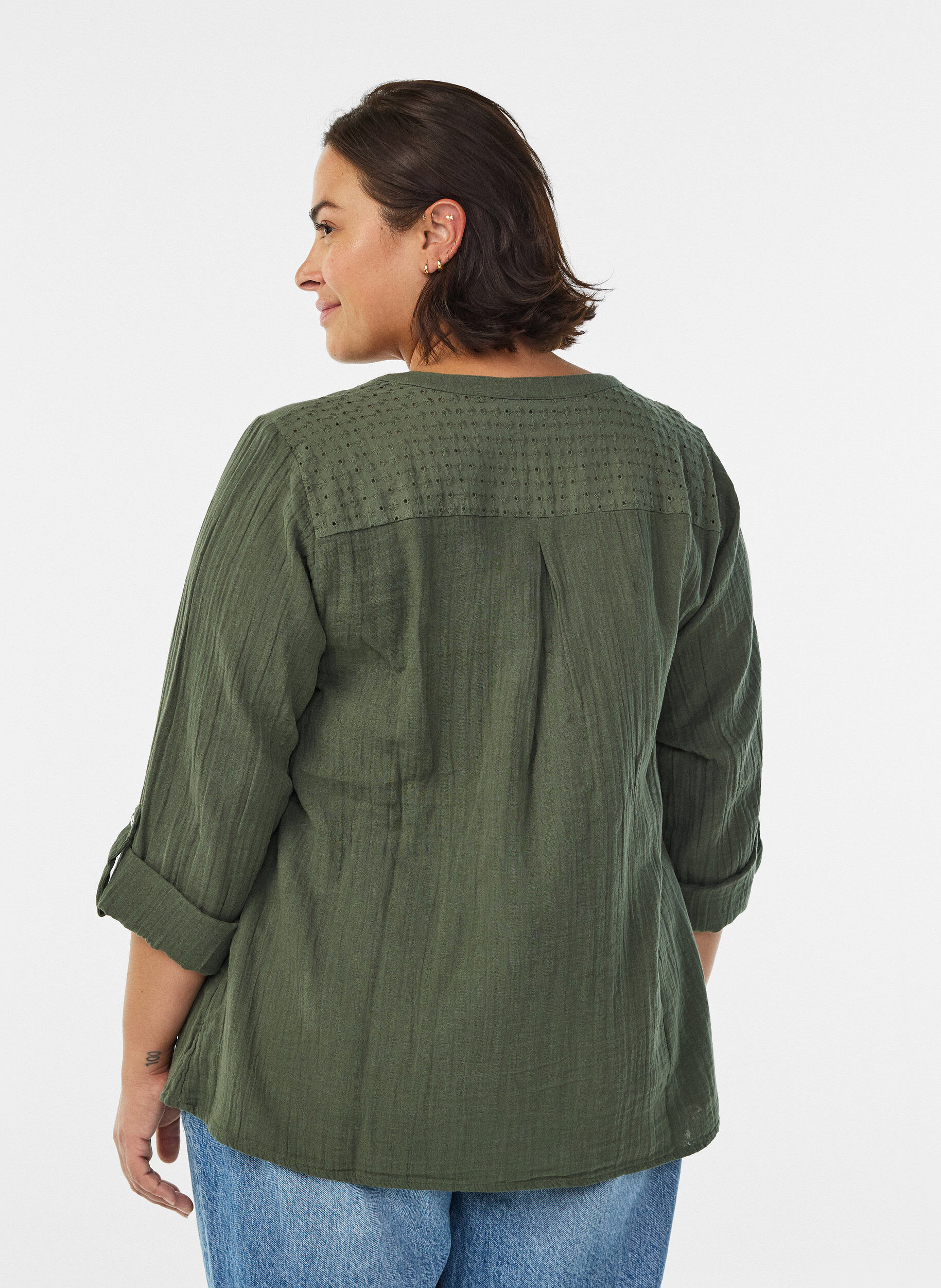 ZizziBlus i bomullsmuslin med broderie anglaise, Gr&ouml;n, Model image number 2