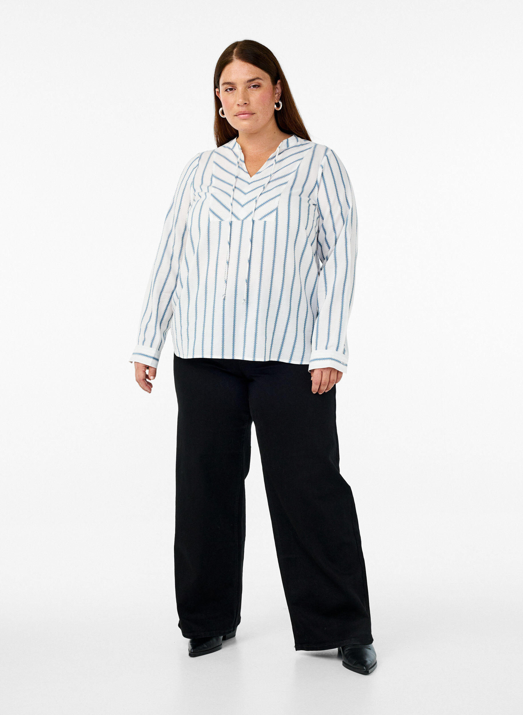 Zizzi Randig blus med knytdetalj, Vit, Model image number 1