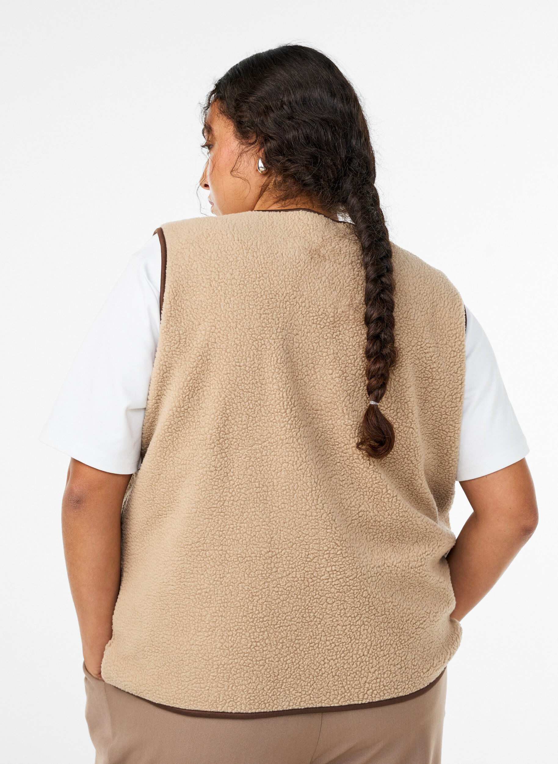 Zizzi V&auml;st i teddyfleece med kontrastkanter, Beige, Model image number 2