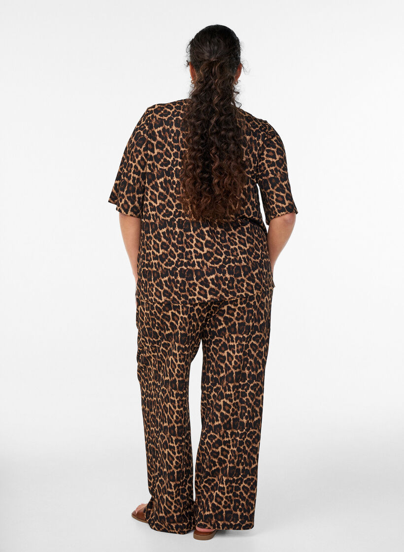 Byxor med vida ben i ett l&auml;tt tyg med textur, Svart, Model image number 1