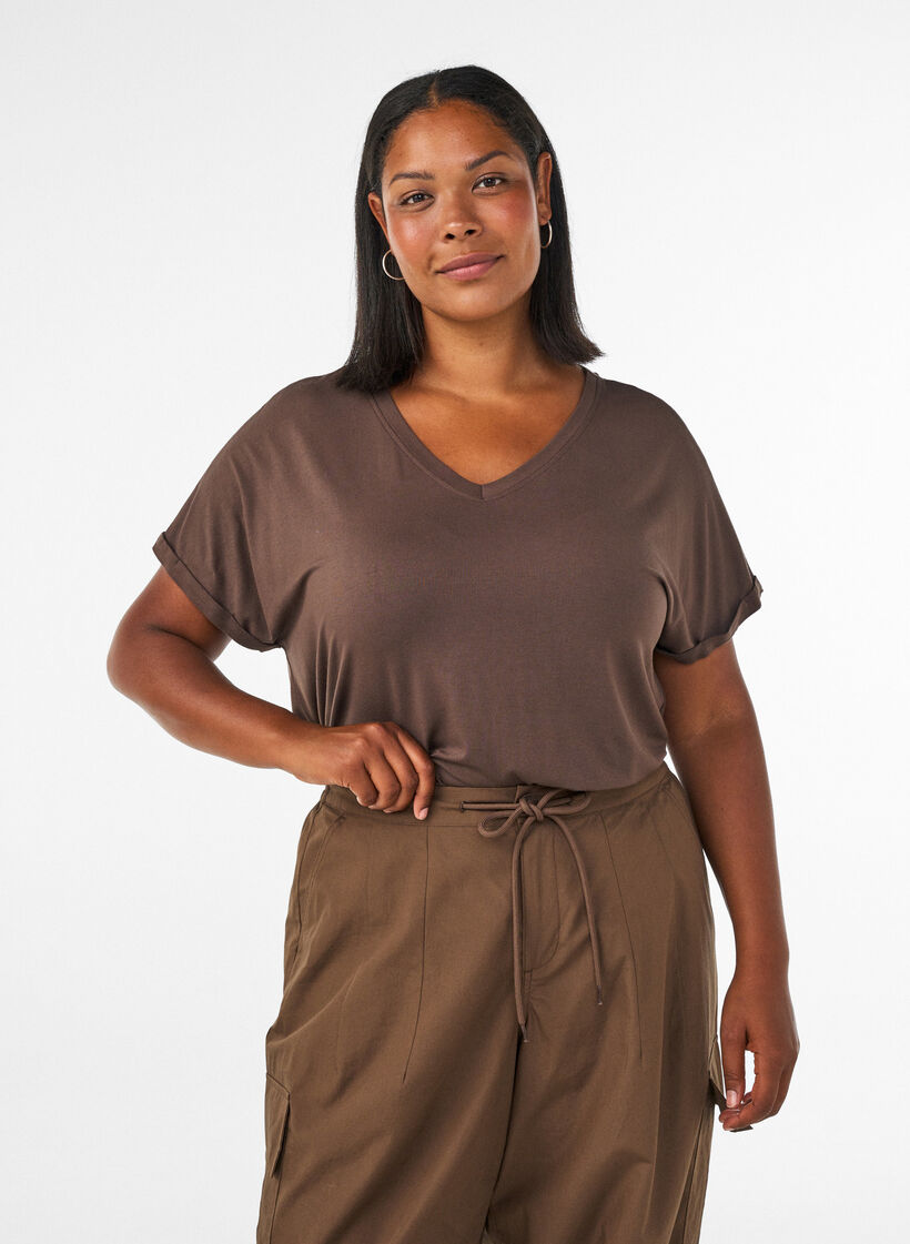 Bas-t-shirt med v-ringning i viskos, Brun, Model image number 0