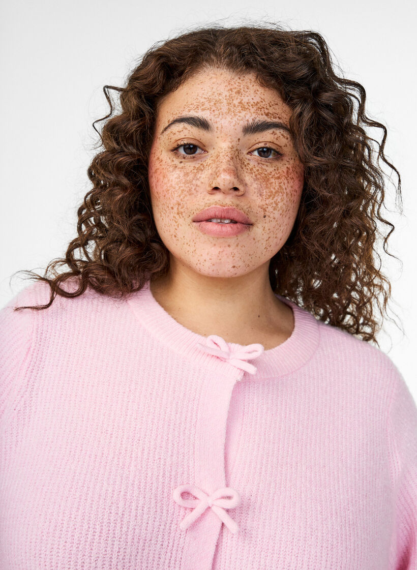 Kort&auml;rmad stickad kofta med rosetter, Rosa, Model image number 3