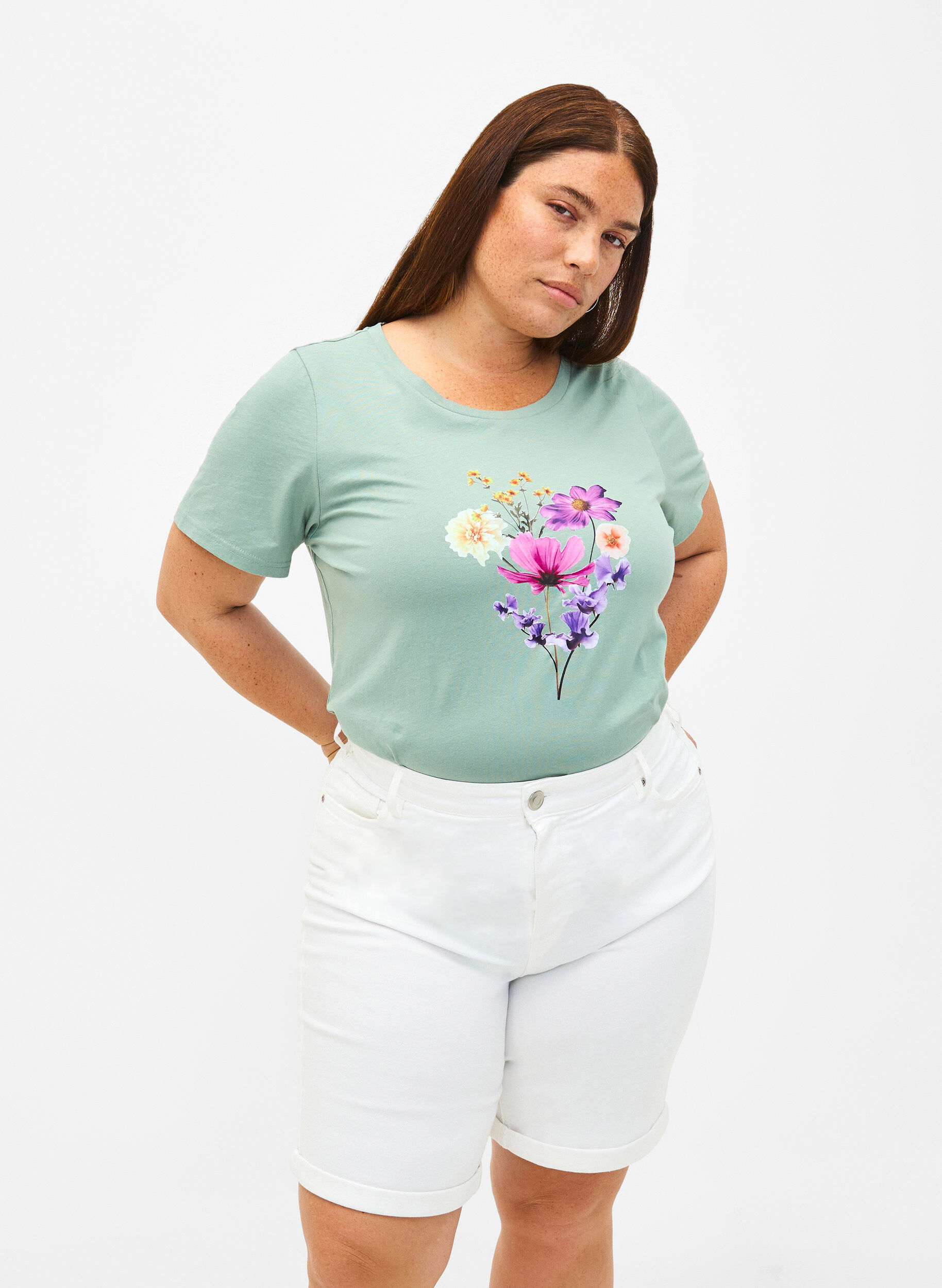 Zizzi &Aring;tsittande jeansshorts med h&ouml;g midja, Bright White, Model image number 0