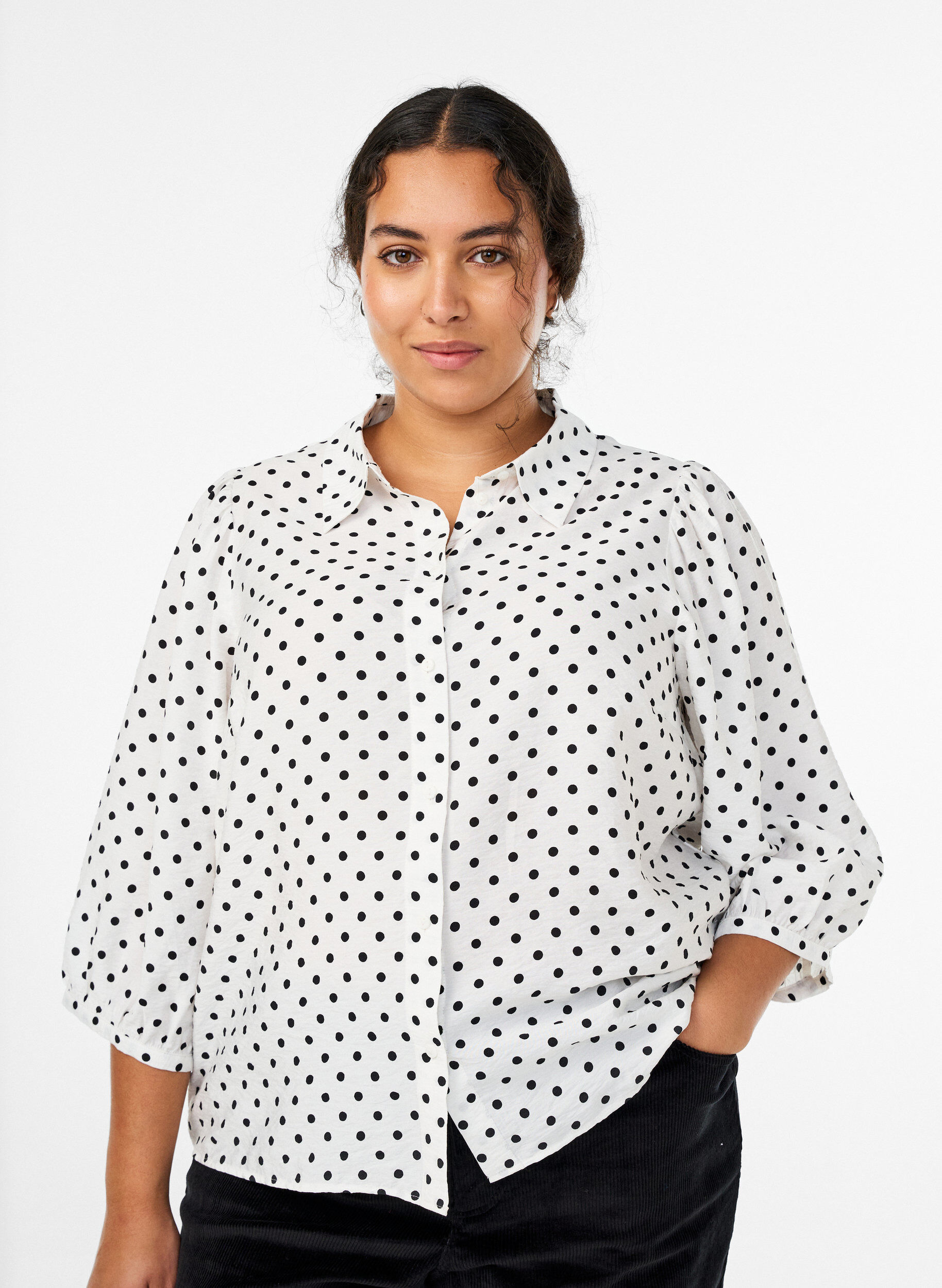 ZizziSkjorta med prickigt m&ouml;nster och 3/4-&auml;rmar, Vit, Model image number 0