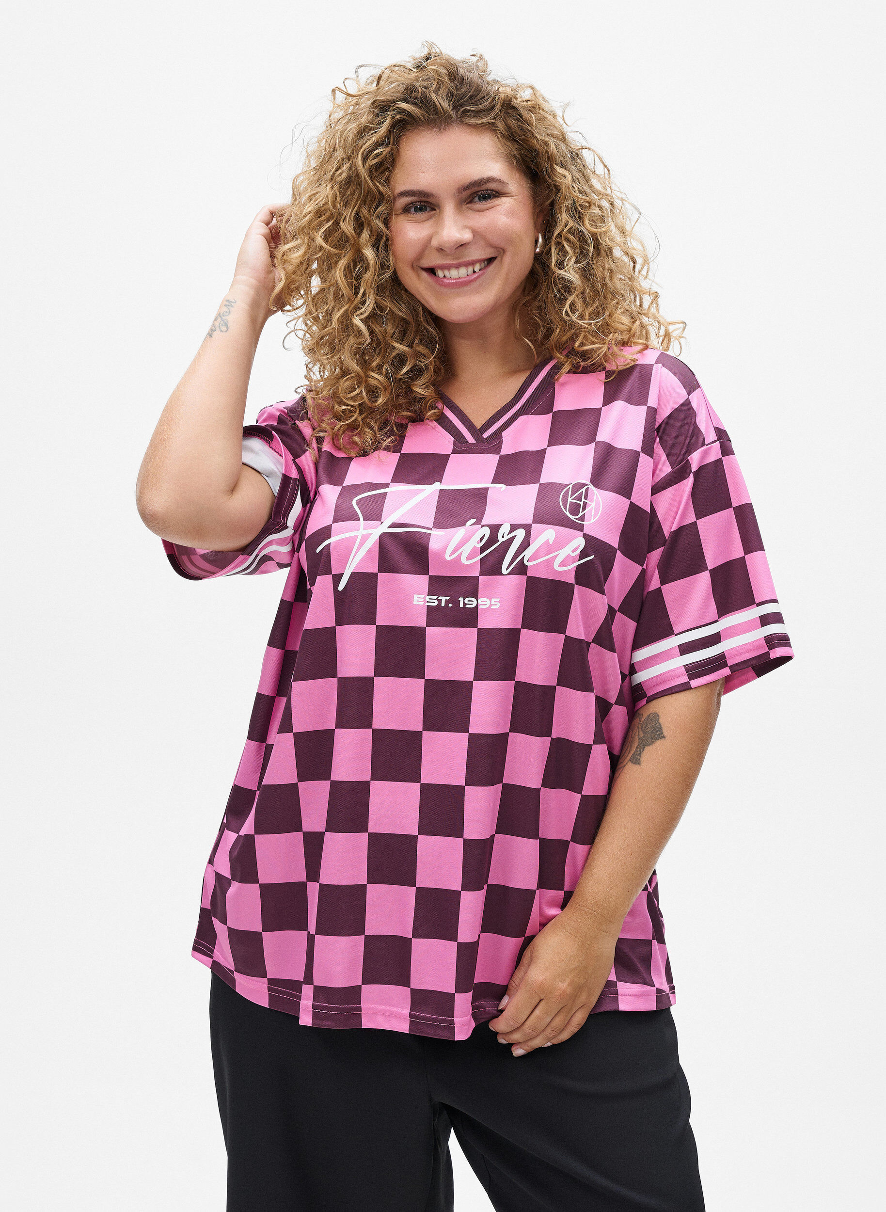 Zizzi Sportig t-shirt med rutor och texttryck, R&ouml;d, Model image number 0