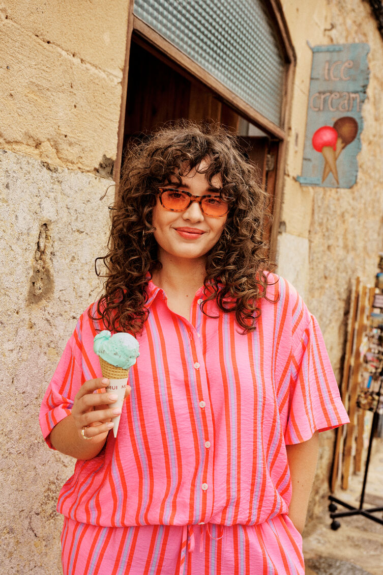 Rosa somrigt randig look, , Model