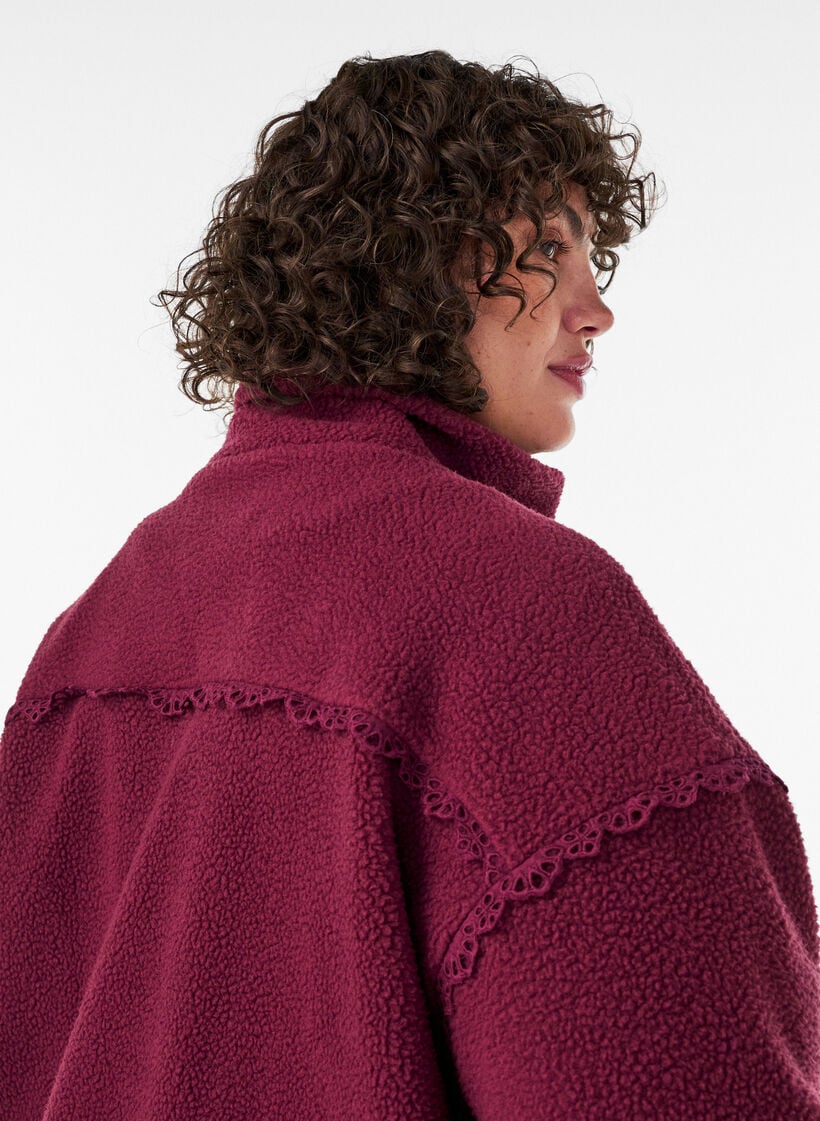 Jacka i teddy med kant i broderie anglaise och h&ouml;g krage, R&ouml;d, Model image number 3