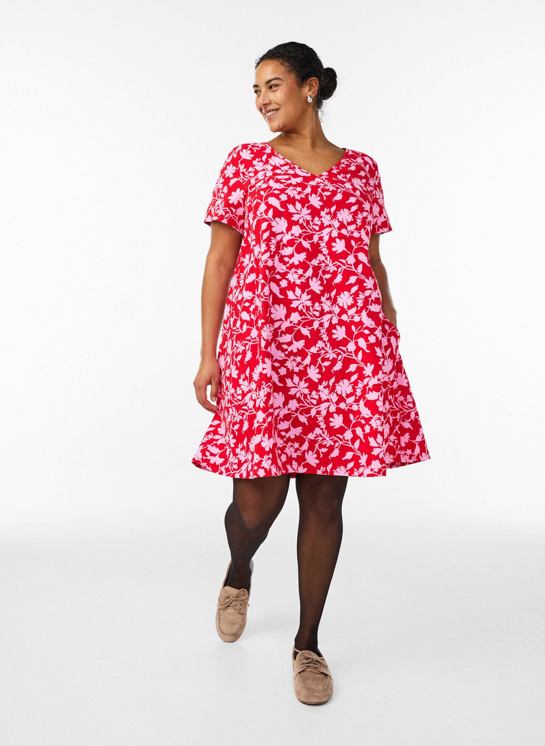 ZizziKort a-linjeformad kl&auml;nning med blomm&ouml;nster, R&ouml;d, Model image number 1