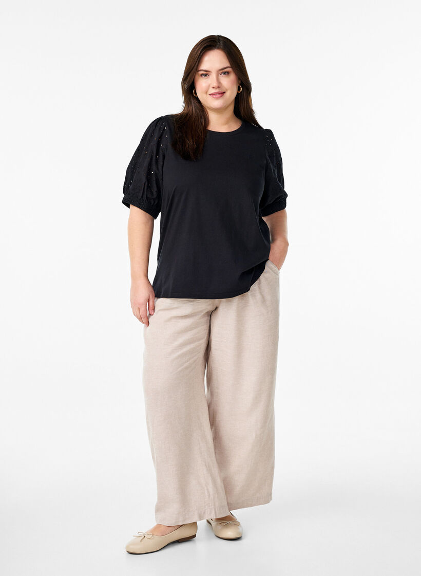 T-shirt med Broderie Anglaise-&auml;rmar, Svart, Model image number 1