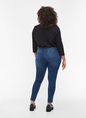 Kampanjvara – Croppade Amy jeans med slits, Blue denim, Model image number 1