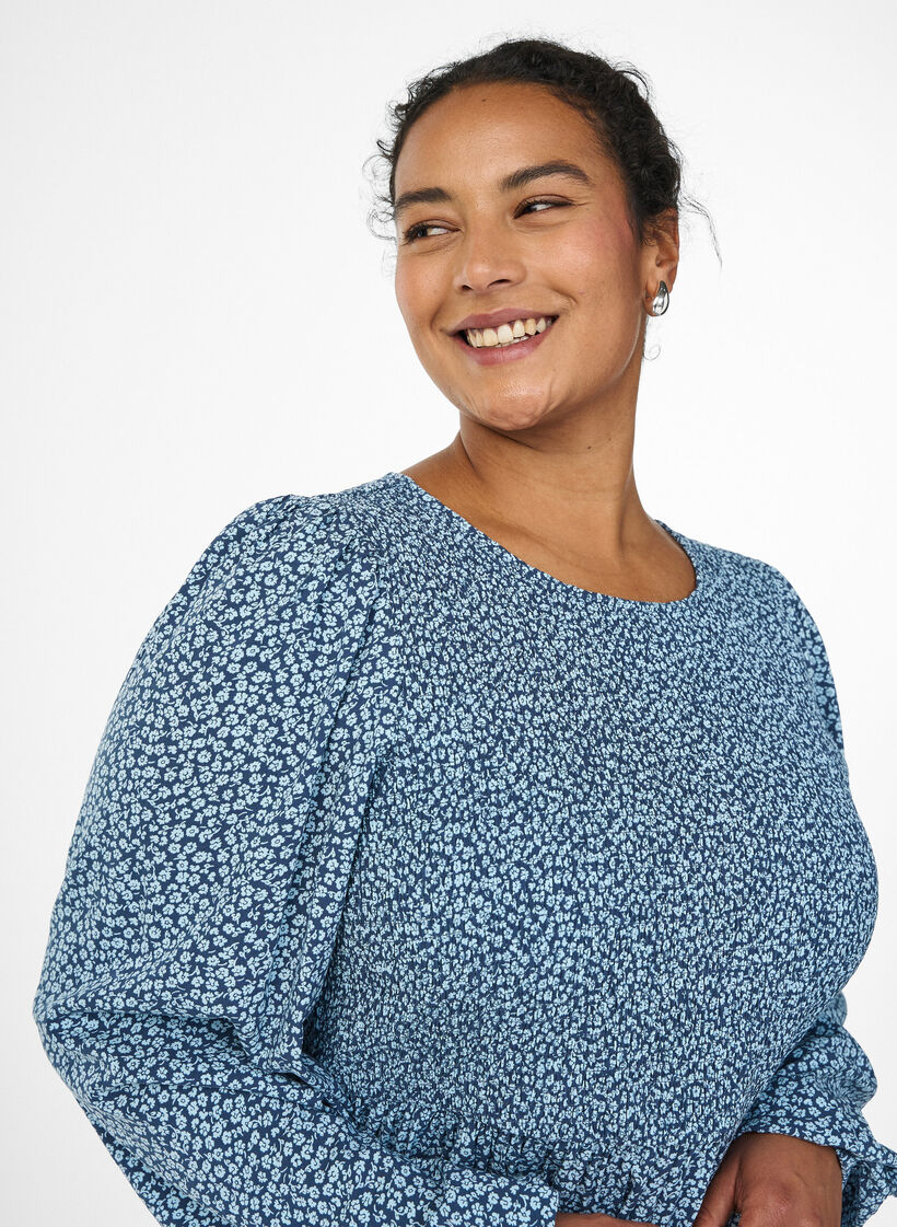Kl&auml;nning med smock upptill och sm&aring;blommigt m&ouml;nster, Bl&aring;, Model image number 3