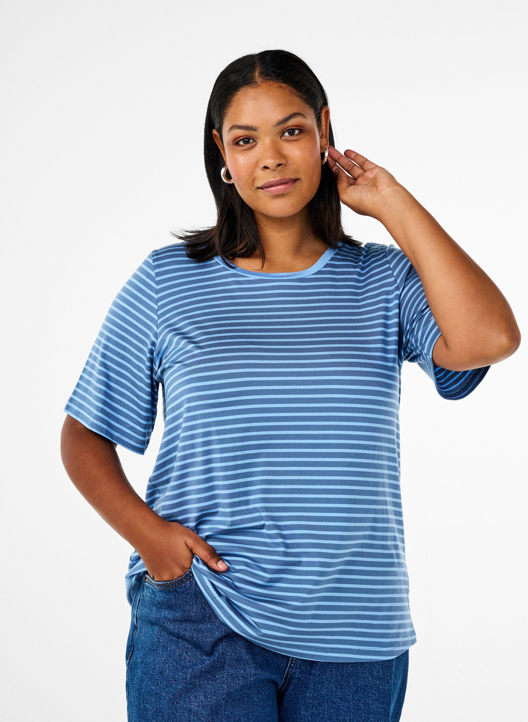 Zizzi T-shirt med TENCEL&trade; Lyocell och r&auml;nder, Bl&aring;, Model image number 0