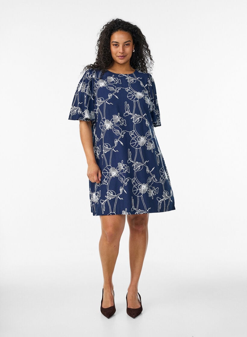 Kort A-linjeformad kl&auml;nning med broderat m&ouml;nster, Bl&aring;, Model image number 1