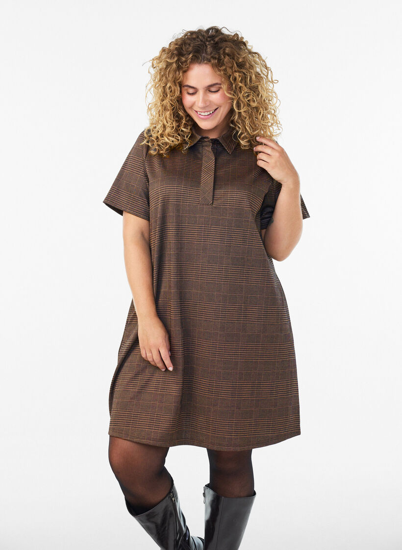 Kort rutig kl&auml;nning med skjortkrage, Brun, Model image number 0