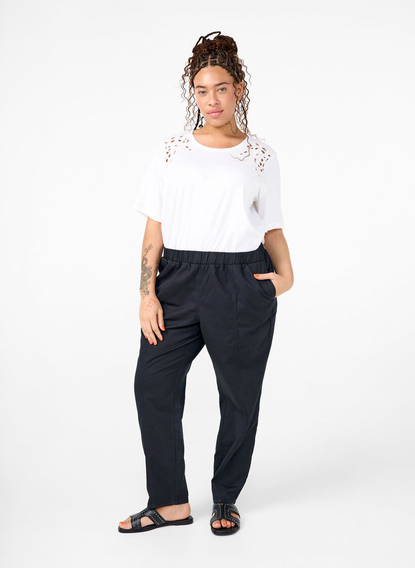 T-shirt i ekologisk bomull med broderade detaljer, Bright White, Model image number 2