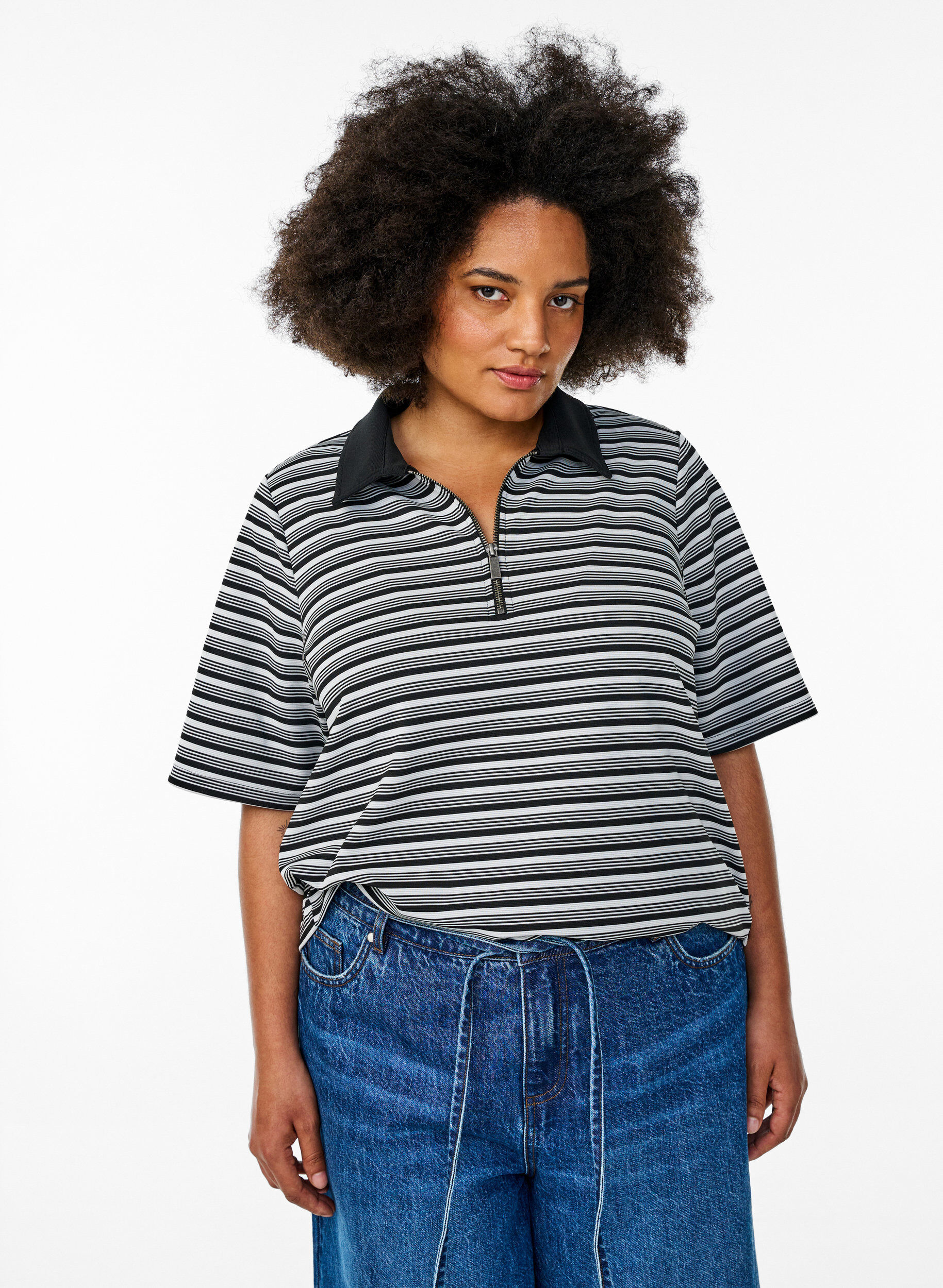 Randig polotr&ouml;ja med korta &auml;rmar och dragkedja, Svart, Model