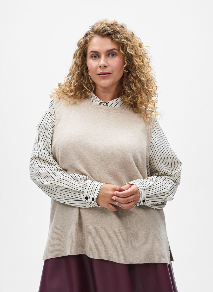 Stickad v&auml;st med ribbade kanter, Beige, Model image number 0