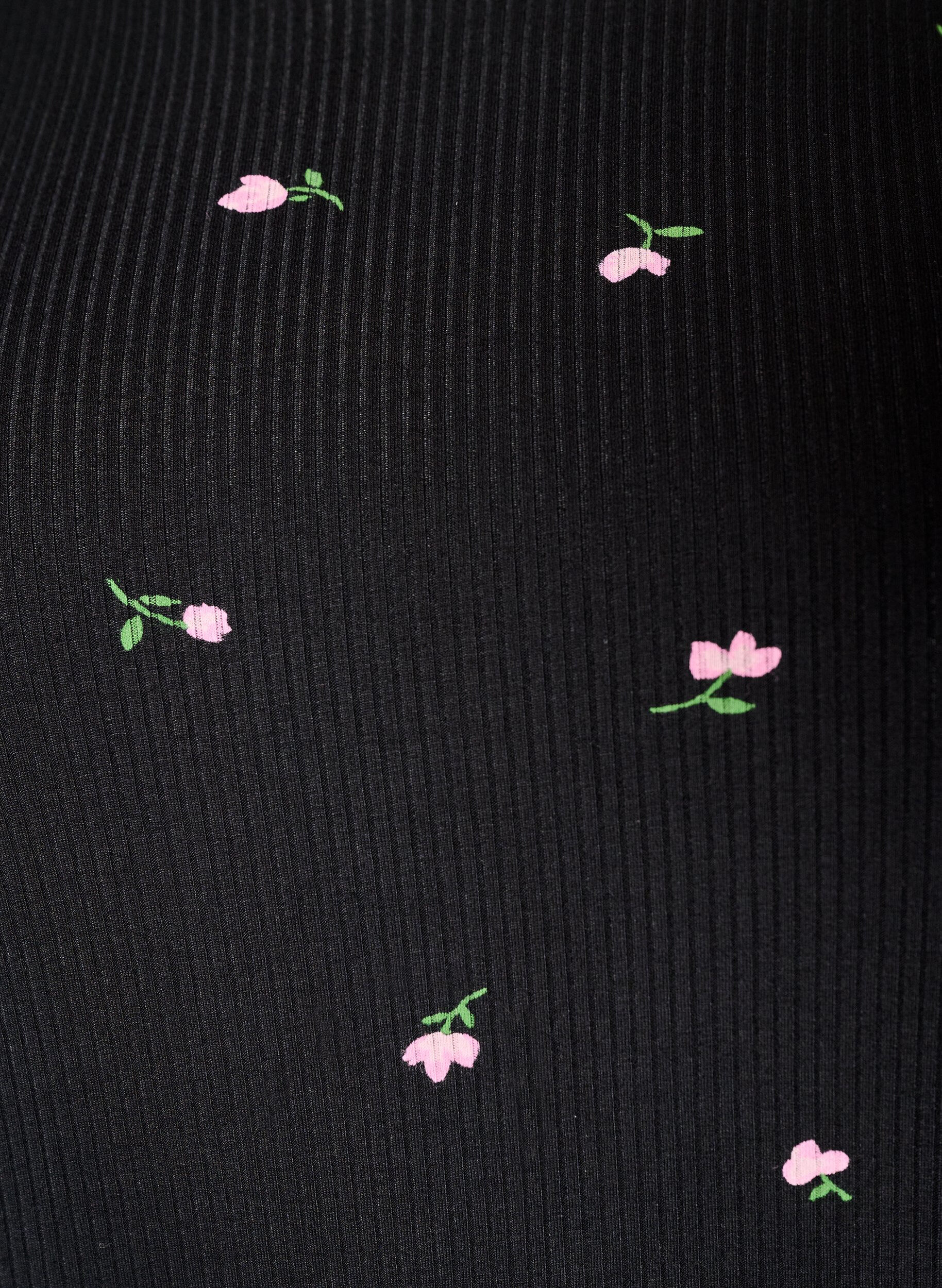 ZizziPyjamastopp med blommigt m&ouml;nster och ribbad struktur, Svart, Packshot image number 2