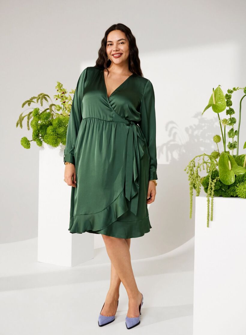 Grön omlottklänning, , Model