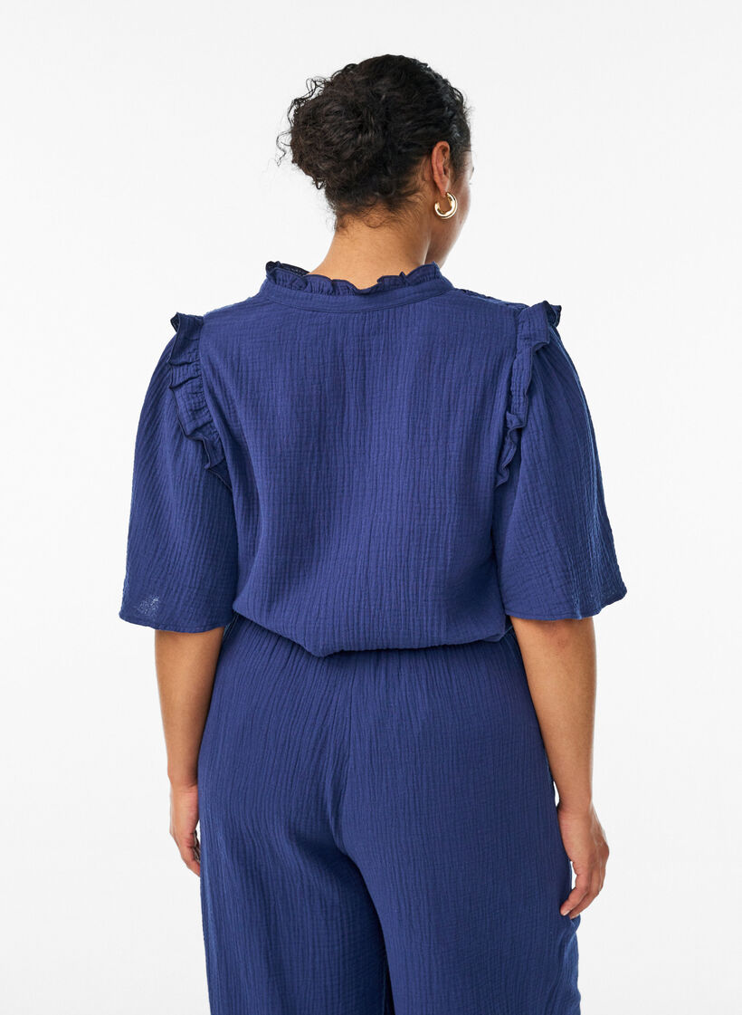 Blus i bomullsmuslin med broderie anglaise och 1/2-&auml;rm, Bl&aring;, Model image number 2